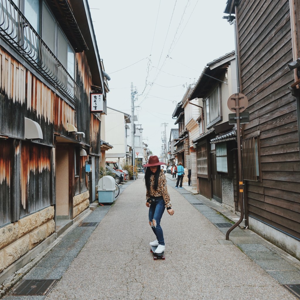 Skating through the Higashi Chaya District