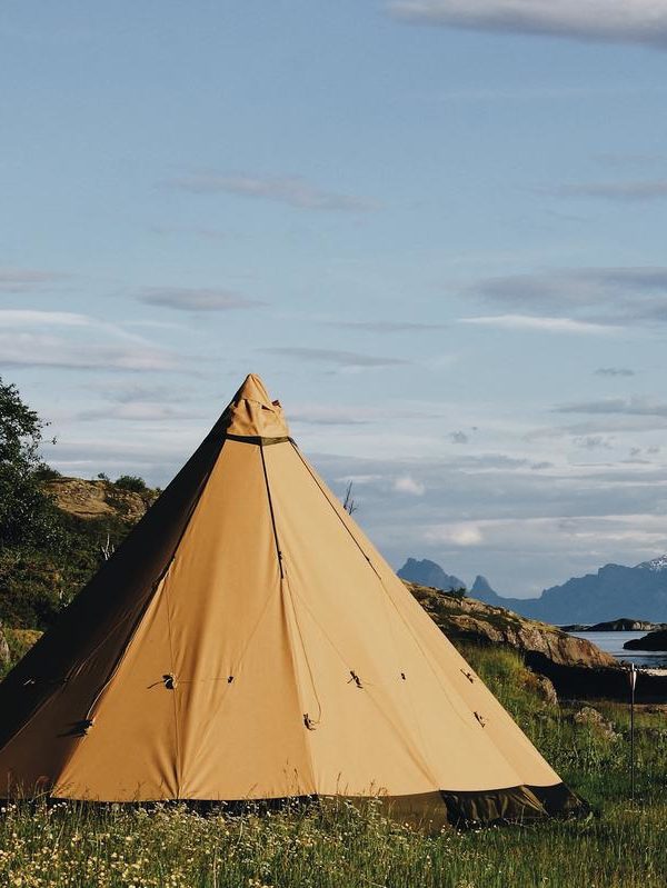 NORWAY, LOFOTEN: BEACH GLAMPING, FJORDS, AND NATURE (SUMMER)